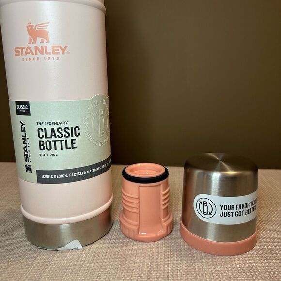 Stanley Legendary Classic Bottle Limestone Pink 1 Quart NWT - Picture 9 of 10